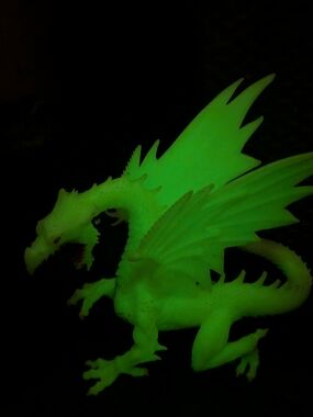 Safari Ltd Glow In The Dark Snow Dragon Figure